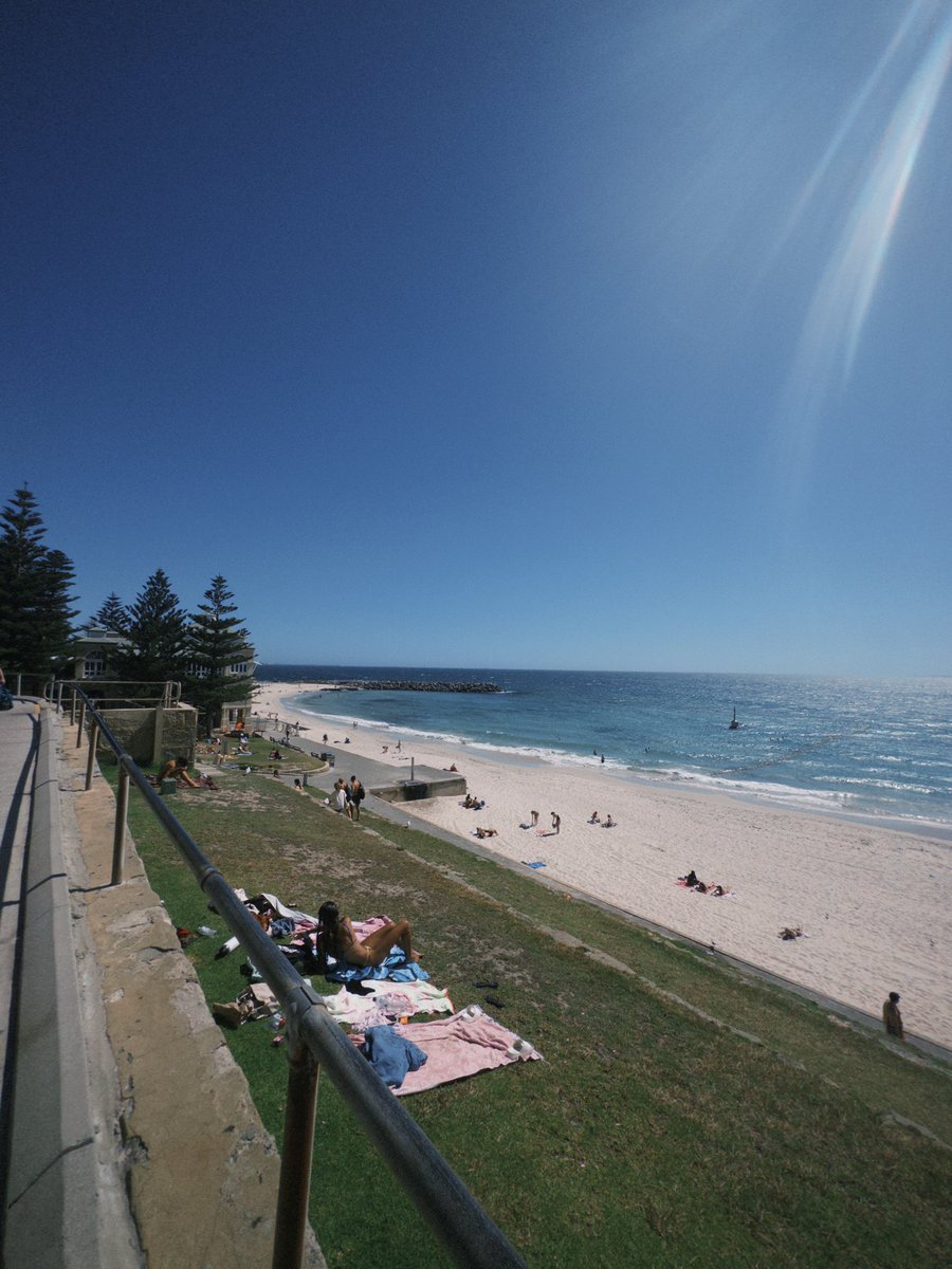 richellecox.eth 🪐 (@rvchellecox) on Twitter photo 32 degrees and the Indian Ocean.
Paradise is actually in WA ☀️ 32 degrees and the Indian Ocean.
Paradise is actually in WA ☀️