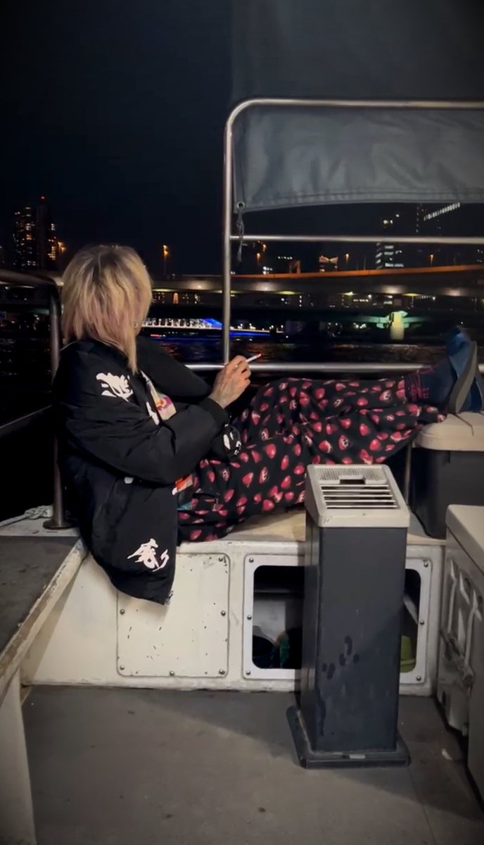 昨夜は億年ぶりに屋形船に乗船しました

おはようございます