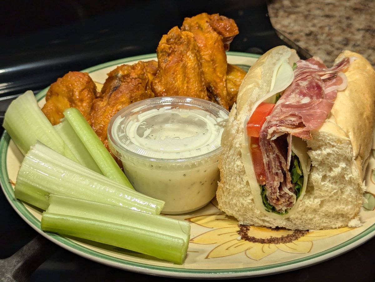 SlowpaddleBnB's tweet photo. #santuccis Mechanicsburg https://t.co/gH8lV9sLqP