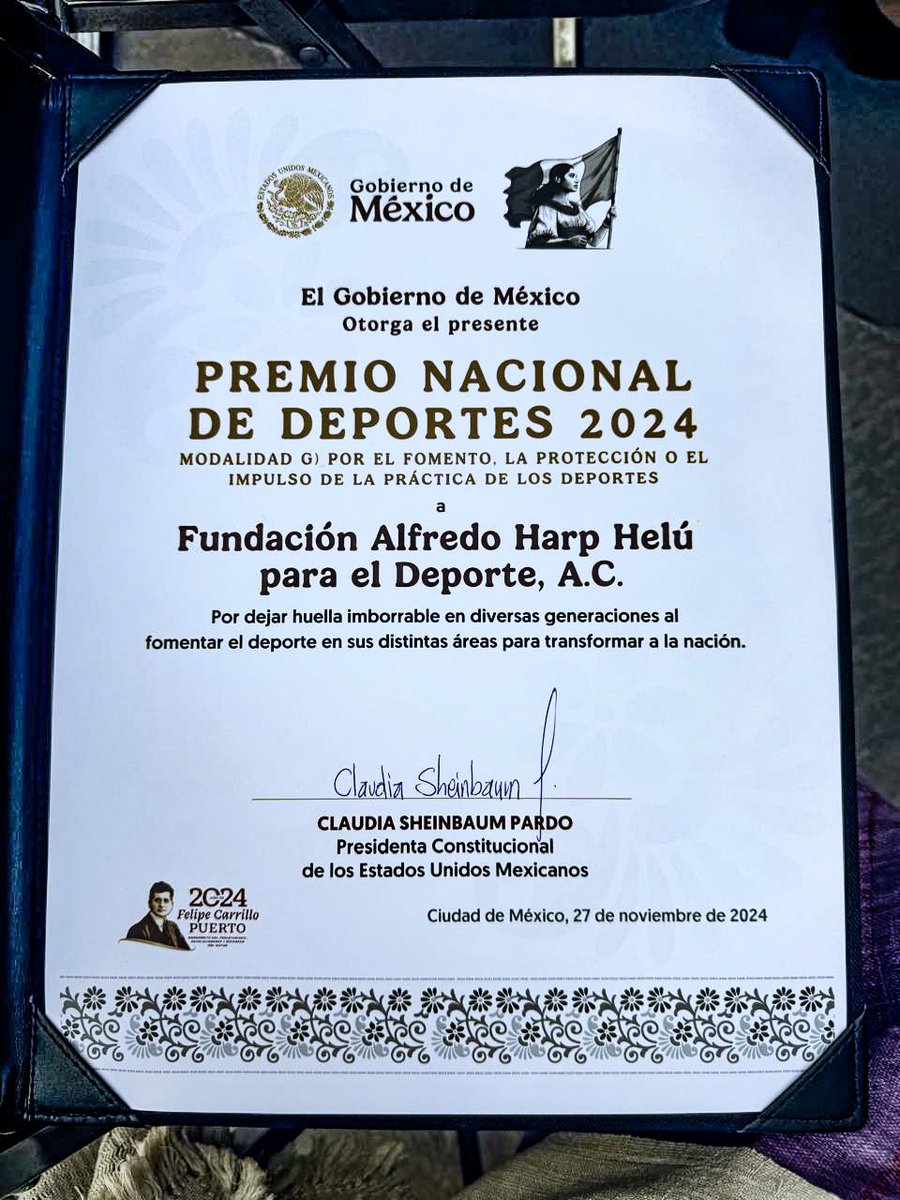 Felicidades a <a href="/alfredoharphelu/">Alfredo Harp Helú</a> y a la <a href="/FundacionAHHD/">FAHHDEPORTE</a> por haber sido galardonados con el Premio Nacional del Deporte 2024 por el fomento, la protección y el impulso de la práctica de los deportes. Alfredo Harp Helú recibió el galardón de manos la Presidenta <a href="/Claudiashein/">Claudia Sheinbaum Pardo</a>