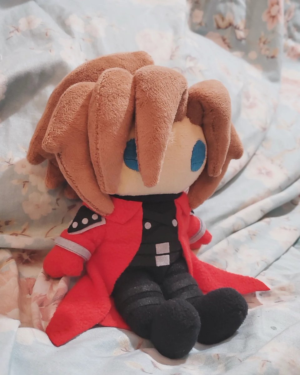 Ppandaplushies's tweet photo. #Genesis from #FinalFantasy7 #CrisisCore plushie finished! Im so happy to have finished another one <3 https://t.co/B2lvt9MAxE