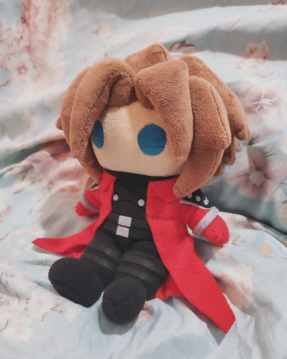 Ppandaplushies's tweet photo. #Genesis from #FinalFantasy7 #CrisisCore plushie finished! Im so happy to have finished another one <3 https://t.co/B2lvt9MAxE