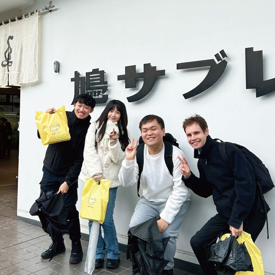 AkamonkaiJLS's tweet photo. 赤門会（あかもんかい）では、色々（いろいろ）なクラブ活動（かつどう）や課外活動（かがいかつどう）を体験（たいけん）できます✨ https://t.co/ayggkItHlW
