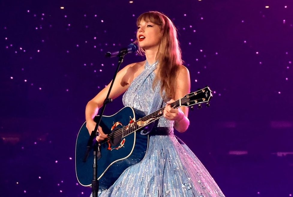 PopBase's tweet photo. Billboard is under fire for posting a video that included shot of Taylor Swift’s naked wax figure in the ‘Famous’ music video for their Greatest Pop Stars countdown. 

The video has since been deleted from Instagram. https://t.co/qKr1fNZrZh