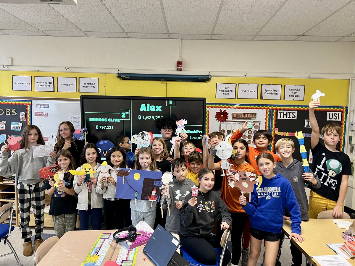 FifthGradeCWC's tweet image. Our floats are ready for their big debut in the Thanksgiving Day Parade this year! 🦃