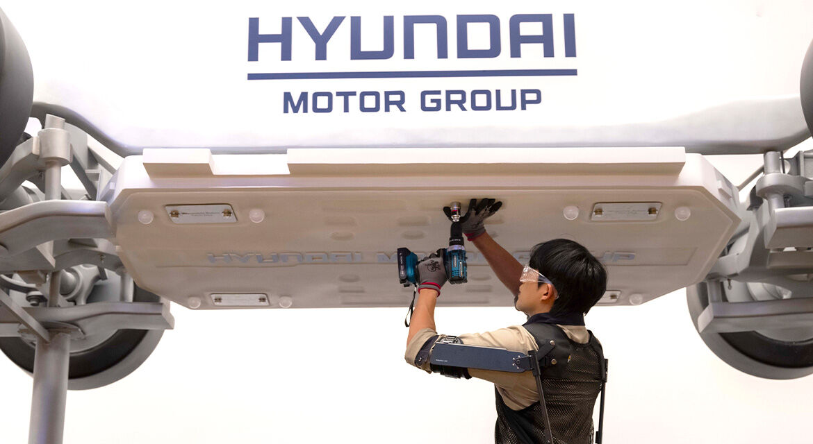 HMGnewsroom's tweet image. Hyundai and Kia’s Robotics Lab announce plans to launch ‘X-ble Shoulder’ at Wearable Robot Tech Day ▶ bit.ly/3Or8hvw

#HyundaiMotorGroup #RoboticsLAB #XbleShoulder #WearableRobot #TechDay