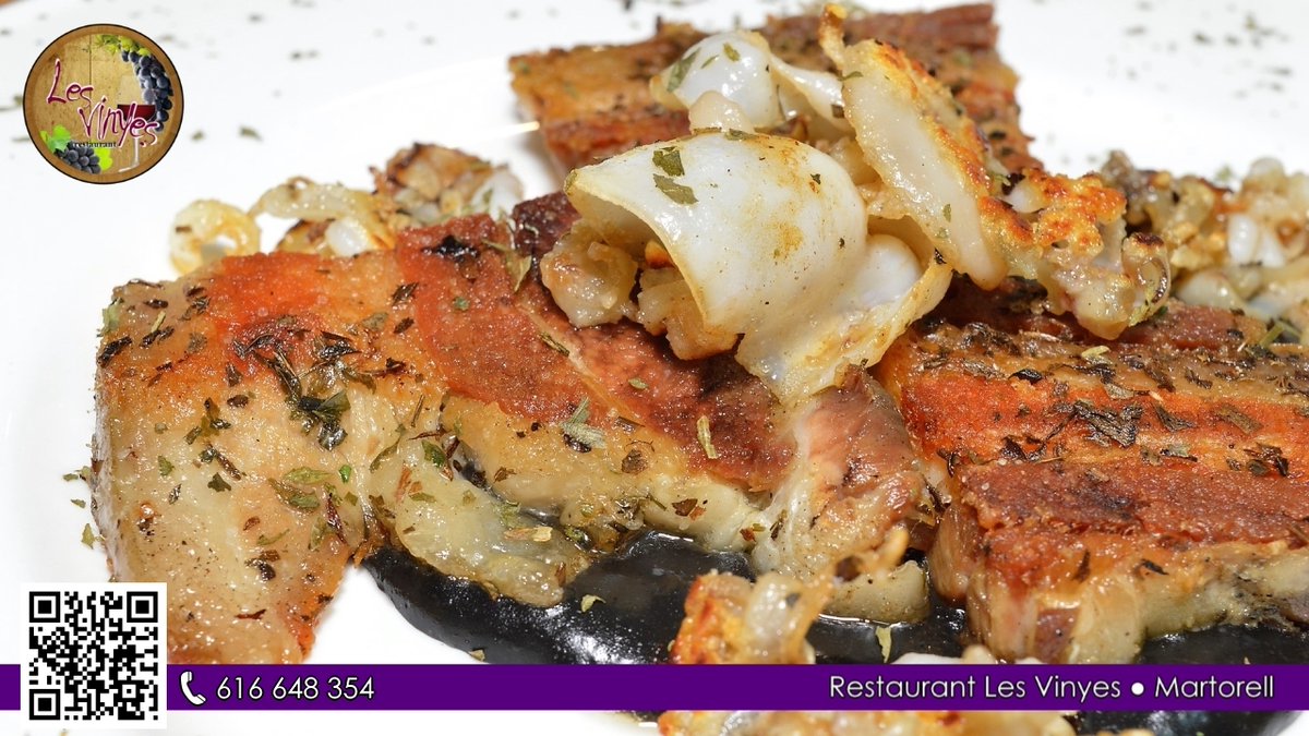 Panceta confitada crujiente con espaghettis de sepia y espuma de arroz negro. 

👉 Reservas &amp; Comida para Llevar 📋 cartaqr.lesvinyesrestaurant.com 📲 616 648 354 ● ☎ 93 775 58 45

#LesVinyes #Restaurant #Martorell #Comer #Cenar #Gastronomia