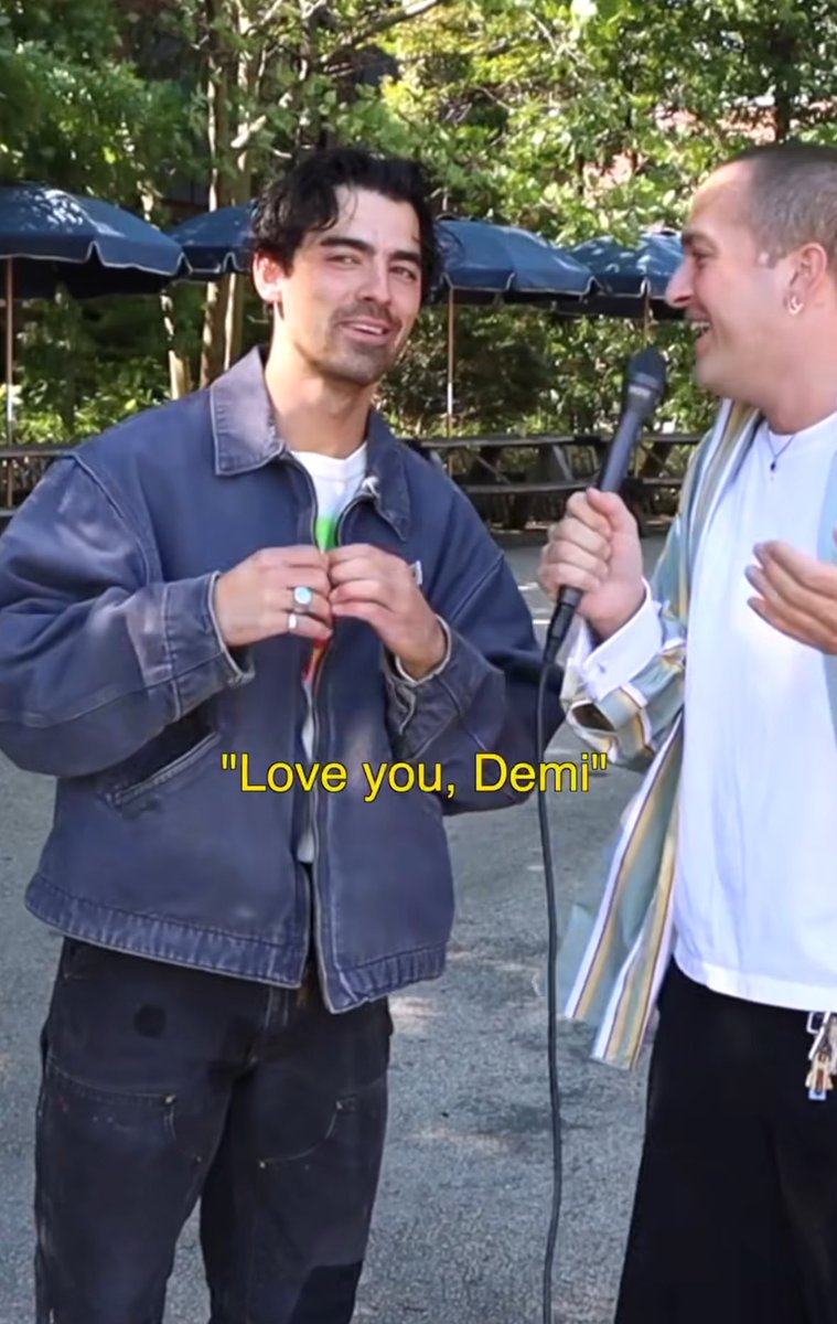 lovanas's tweet image. in the club, we all fam