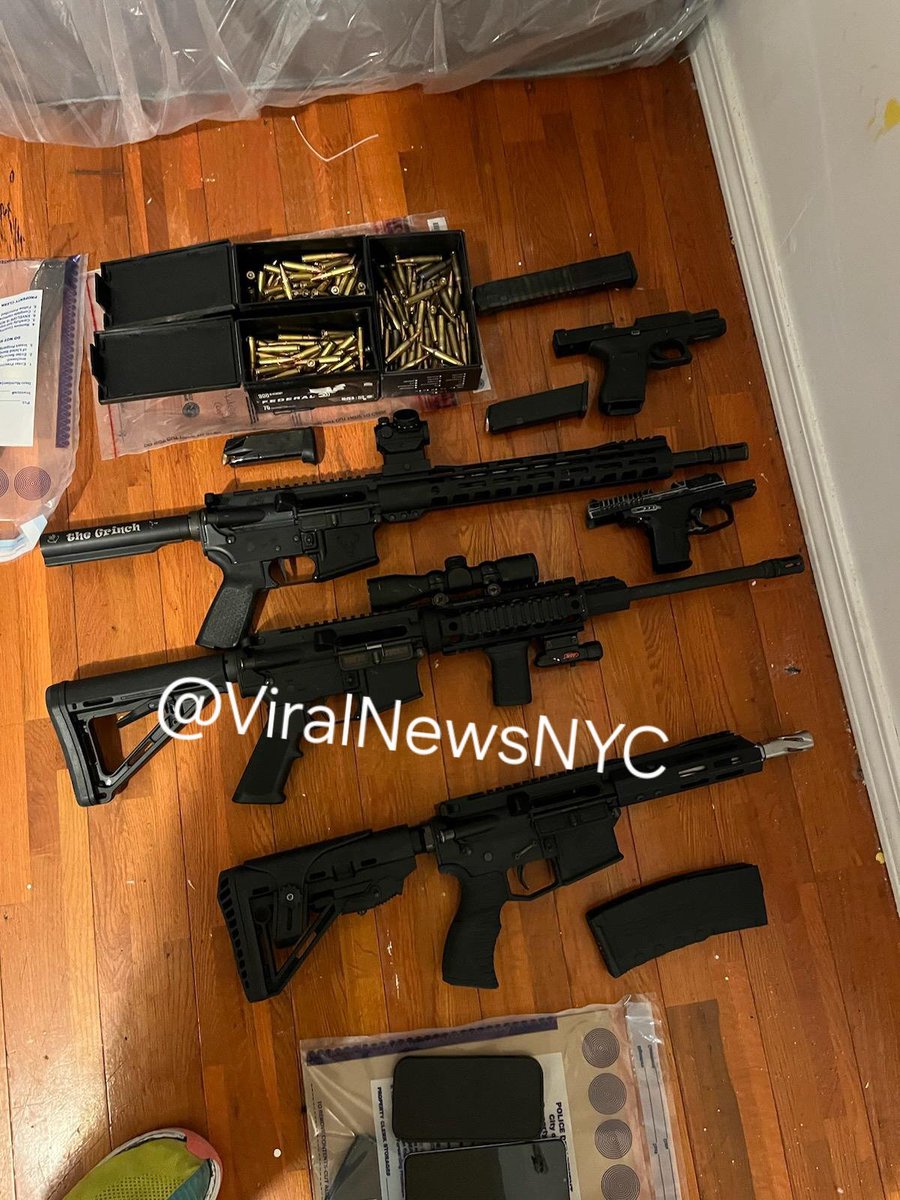 ViralNewsNYC's tweet image. Breaking News 

🚨Tren de Aragua Gang Bust in the Bronx: Guns, Ammo, and Arrests

In a major operation early this morning, the NYPD, with the assistance of the Emergency Service Unit (ESU), executed a search warrant targeting members of the notorious Tren de Aragua (TDA) gang.…