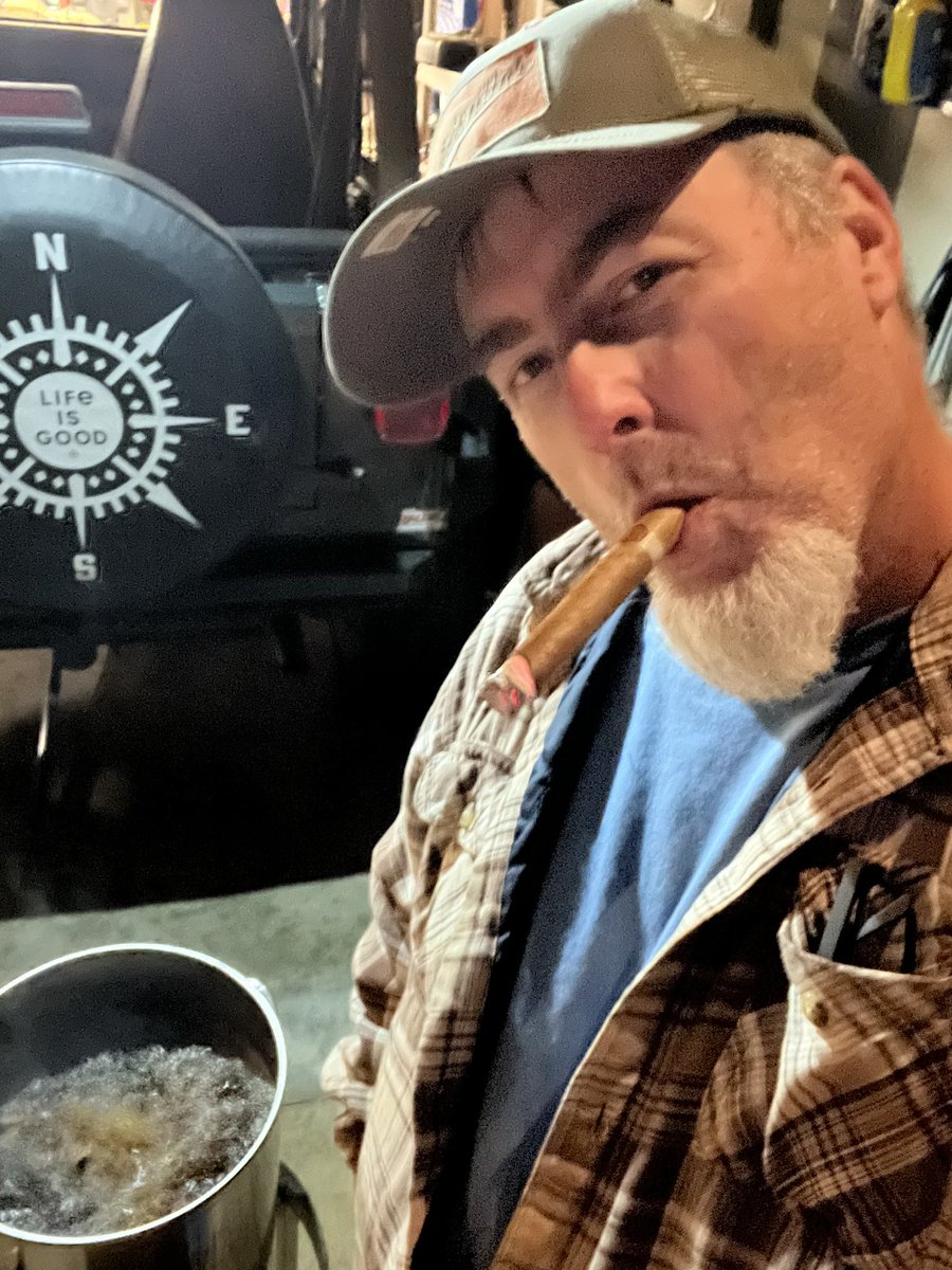 06diesel's tweet photo. Annual Thanksgiving Eve pic. One today and one tomorrow. https://t.co/EjcqjXwoWn