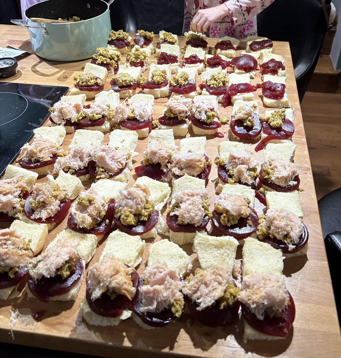 What I love best about the holidays is giving. Thanksgiving sandwiches (stuffing,cranberry, turkey, mayo on hawaiian bun)  having the kids make handmade bags with other goodies for the homeless. #Thanksgiving #giving #grateful