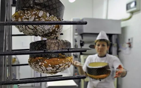 Benieuwd hoe #panettone wordt gemaakt? Neem dan een kijkje bij de bakker in #Milaan > ciaotutti.nl/italiaans-eten…