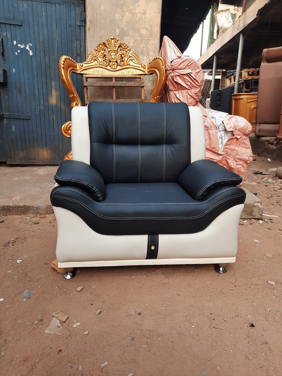 Bullionng's tweet photo. Simple catalog chair https://t.co/jHupMAFWgM