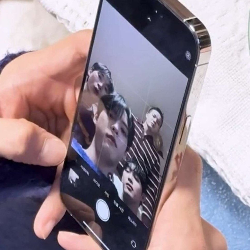 hyunsikdaily's tweet photo. Caught in HD 🤣🤣🤣
#SEOEUNKWANG #서은광
#LEEMINHYUK #이민혁
#LIMHYUNSIK #임현식
#PENIEL #프니엘
#BTOB #비투비 https://t.co/9IbKmzN4ZU