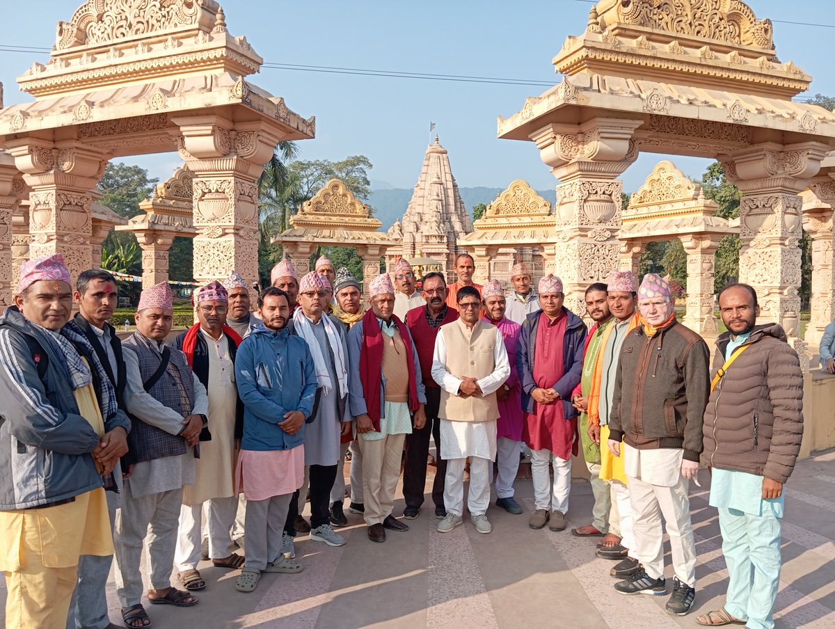 ShashwatDham's tweet photo. शाश्वतधाममा हार्दिक स्वागत 🌟 आदरणीय पण्डितहरू र गुरुहरूको आगमनले यहाँ आध्यात्मिक ऊर्जा र शान्तिको माहोल छाएको छ। तपाईंहरूको उपस्थिति हाम्रो लागि अत्यन्तै खुसीको कुरा हो। https://t.co/zpDUJ9iX3B