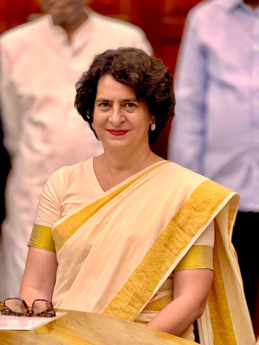 Vinaysheel_INC's tweet photo. Indira Returns ✊🏼

हम सबकी नेता कांग्रेस महासचिव प्रियंका गांधी जी भारतीय संसद में केरल की कवासु परिधान के साथ. 

#PriyankaGandhiVadra #Indiraisback https://t.co/lC03BbmDF0