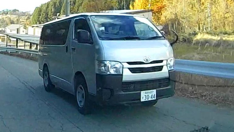 wolfstyle_ch's tweet photo. あのさ…コンビニ弁当食いながら運転するなよ…
田舎者ほどやるってやつね😡
飛騨430む30-44
#危険運転 #ながら運転 https://t.co/YvQ47SsKq7