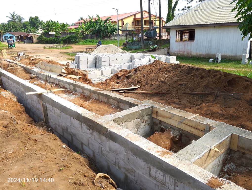 uk_favour's tweet photo. Last week on the 20th day of Nov. I have the opportunity to monitor the zonal Intervention Project, through the @4lowthemoney  Citizens Neighborhood Watch, on the Continuation of the renovation of public buildings, construction of community hall/health center in ohuru obingwa LGA https://t.co/SChUeEZCSb