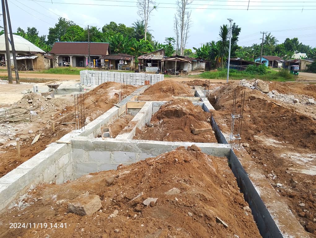 uk_favour's tweet photo. Last week on the 20th day of Nov. I have the opportunity to monitor the zonal Intervention Project, through the @4lowthemoney  Citizens Neighborhood Watch, on the Continuation of the renovation of public buildings, construction of community hall/health center in ohuru obingwa LGA https://t.co/SChUeEZCSb