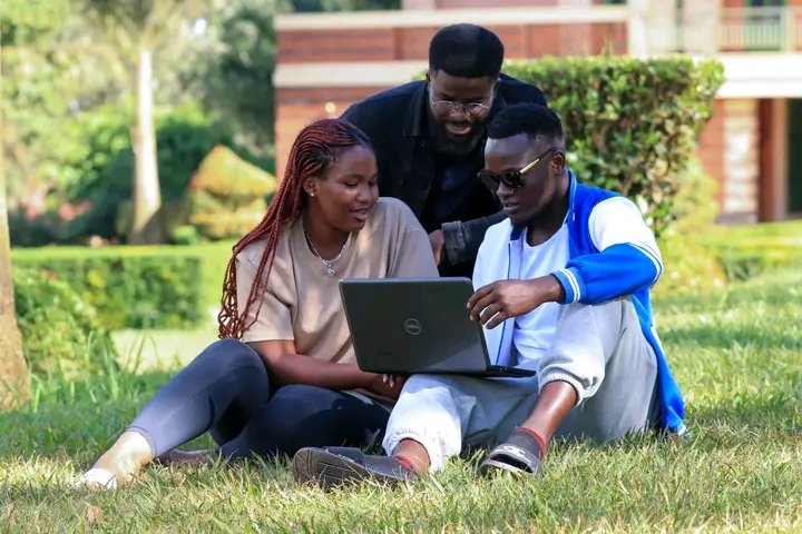 AfRUniversity's tweet photo. 📸 𝐀 𝐌𝐨𝐦𝐞𝐧𝐭 𝐨𝐟 𝐓𝐫𝐚𝐧𝐪𝐮𝐢𝐥𝐢𝐭𝐲 𝐨𝐧 𝐂𝐚𝐦𝐩𝐮𝐬 🌳✨
Today, our campus is alive with the beauty of nature as students gather in the serene university compound. 🌞🌿

1/3
#UniversityLife #CampusVibes #StudentLife #NatureAndLearning #UniversityBeauty https://t.co/aAg2PQOsKe