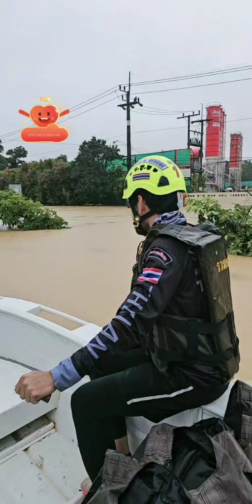 saturnly's tweet image. ระดมกู้ภัยทุกทีม ทุกจังหวัด ขอกำลังลงไปช่วยกันด้วยค่ะ มีคนอยากอพยพออกมาจากพื้นที่เยอะมาก / ฝนยังตกอยู่ตลอด
#น้ำท่วมภาคใต้ * ยะลา เบตง
tiktok.com/@binbanloerit/…