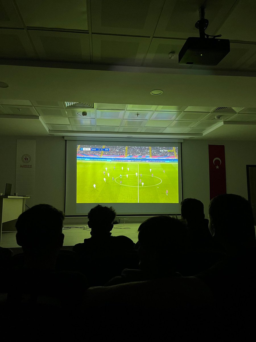 YozgatKYGM's tweet photo. 📍Sorgun Yurt Müdürlüğü
Yurdumuzda öğrencilerimizle birlikte maç izleme etkinliği gerçekleştirildi.⚽️⚽️
#gsbyurtlar https://t.co/MHgoyCw2Fl