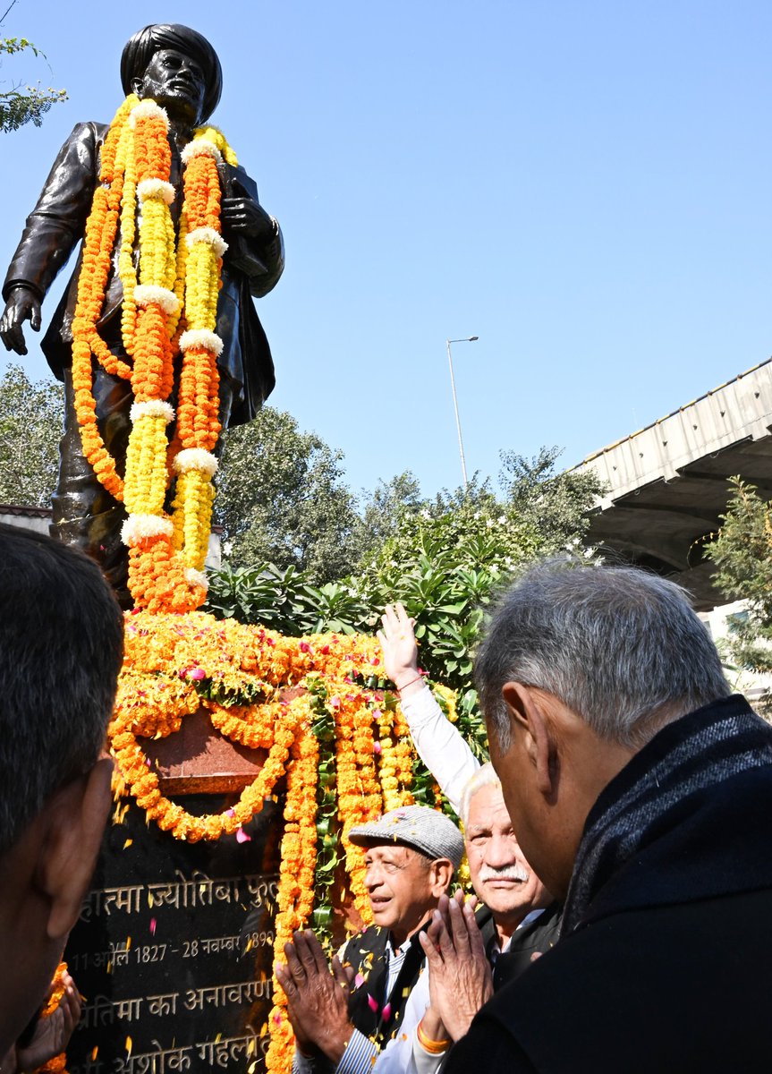 जयपुर में 22 गोदाम सर्किल स्थित महात्मा ज्योतिबा फूले की प्रतिमा पर माल्यार्पण एवं पुष्पांजलि अर्पित कर श्रद्धांजलि दी।