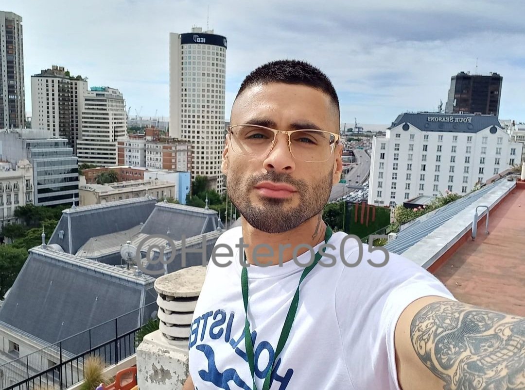 Heteros05's tweet photo. A CUAL DE ESTOS DOS HERMOSOS HETEROS QUERES VERLE LA VERGA PRIMERO 🍆🍆🔥

1. MG ❤️
2.RT 🔁 https://t.co/2ziLjtkpm7