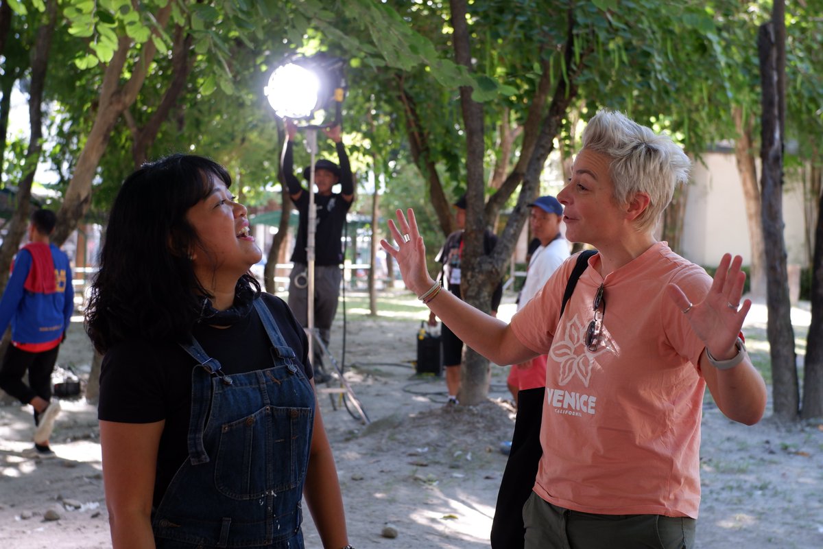 👏 Women supporting women! 👏

🎥 On the week of the 27th French Film Festival #Feminist, French director Noémie Lefort visited Filipina director Sigrid Bernardo and actress Therese Malvar on set of a short film

#MakeItIconic #16days #OrangeTheWorld #VAWfreePH #VowToEndVAW