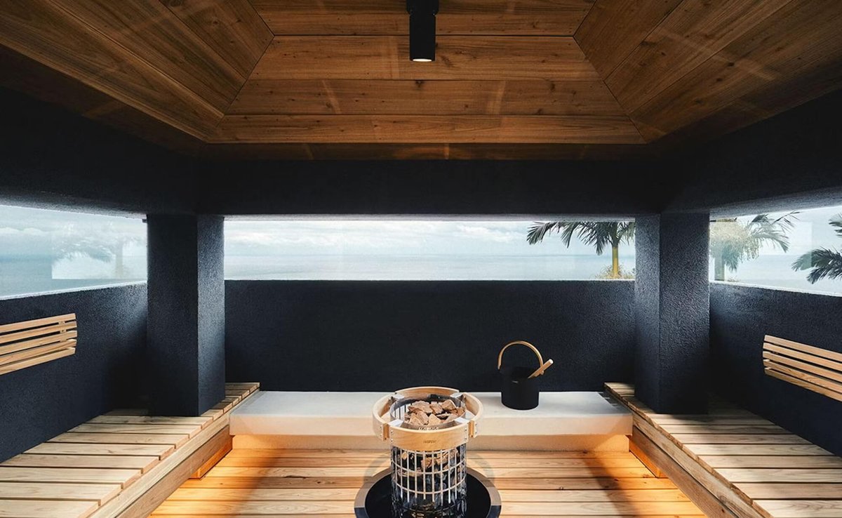 akogare_hotel's tweet photo. 鹿児島県屋久島にある「sankara hotel＆spa 屋久島」が素敵… 

海を臨む高台に佇むオーベルジュ型リゾートホテル。「サンカラ スイート」は、部屋でトリートメントを受けられるインスパルームと屋久島の自然を楽しめるアウトバスを完備した最高級スイートルーム。何もしないという贅沢なひと時を… https://t.co/Q5rHk80QPl