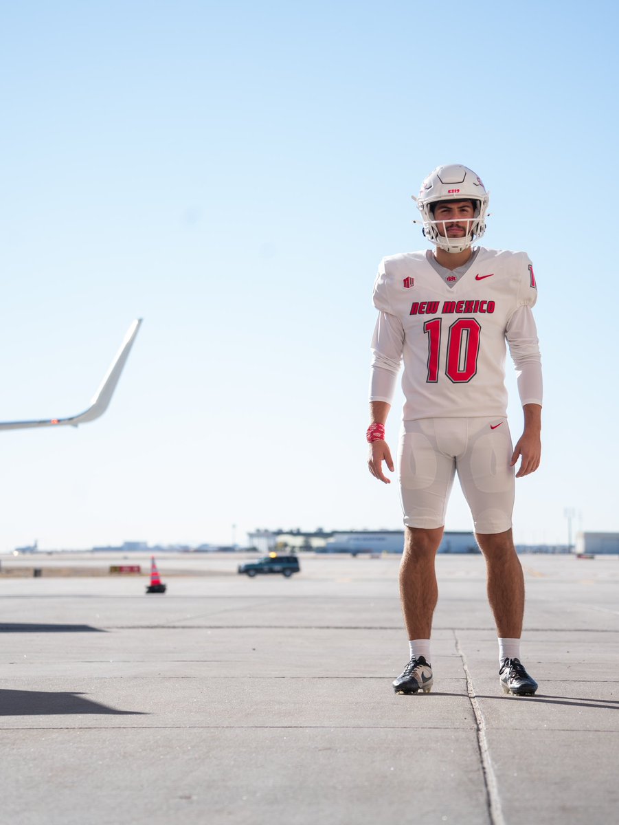 UNMLoboFB's tweet photo. Air Rodriguez, Cleared For Takeoff 🛫
⚪️⚪️⚪️
#505SVF | #EarnedNotGiven | #GoLobos https://t.co/zXfS0pCZAQ
