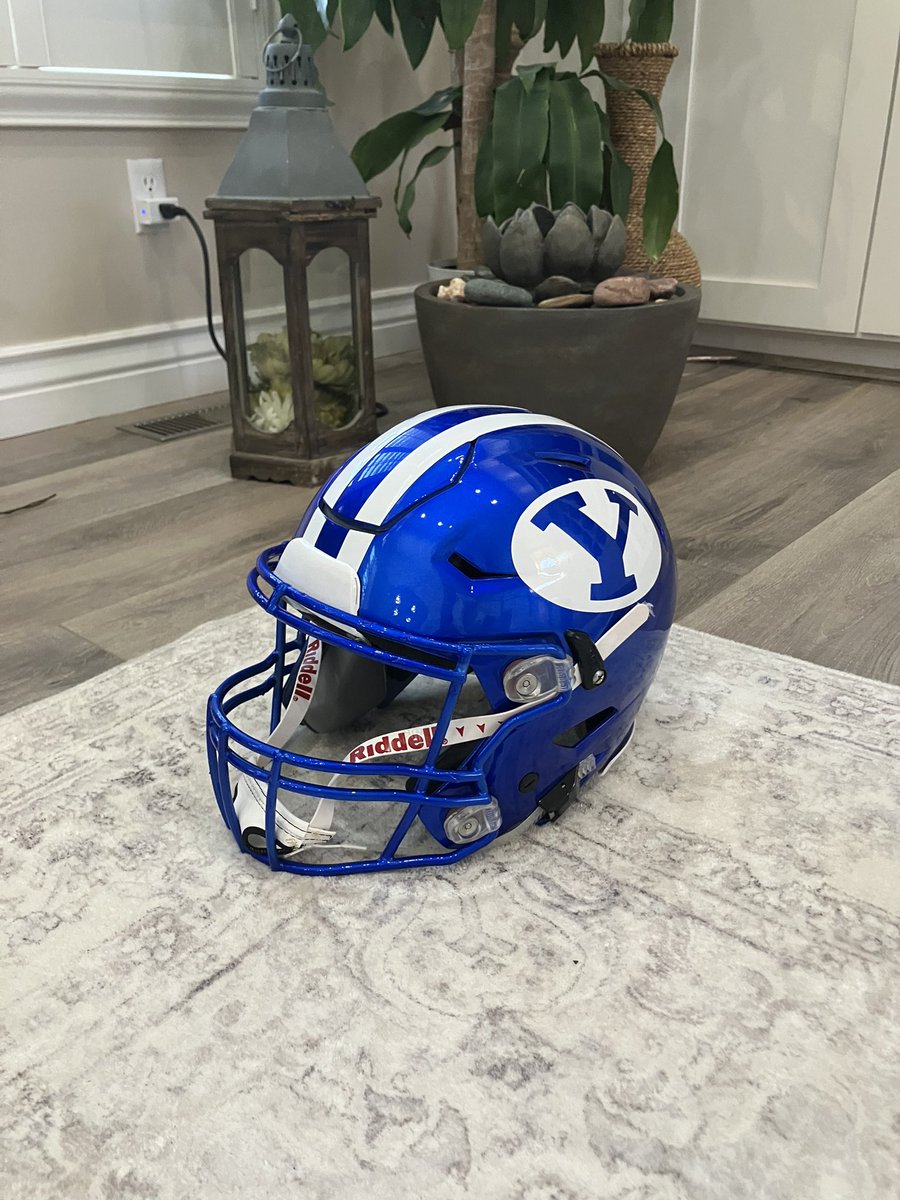 🚨 Get ready for Christmas 🚨 
Custom BYU helmet orders, can do any BYU helmet combination!
DM if interested! 🤙