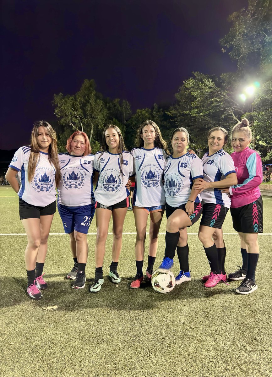 AlcaldiaAntiguo's tweet photo. ⚽️Torneo de Fútbol Femenino⚽️
📍Complejo Deportivo La Sultana
.
#DistritoAntiguo https://t.co/f1kNBmHGeB