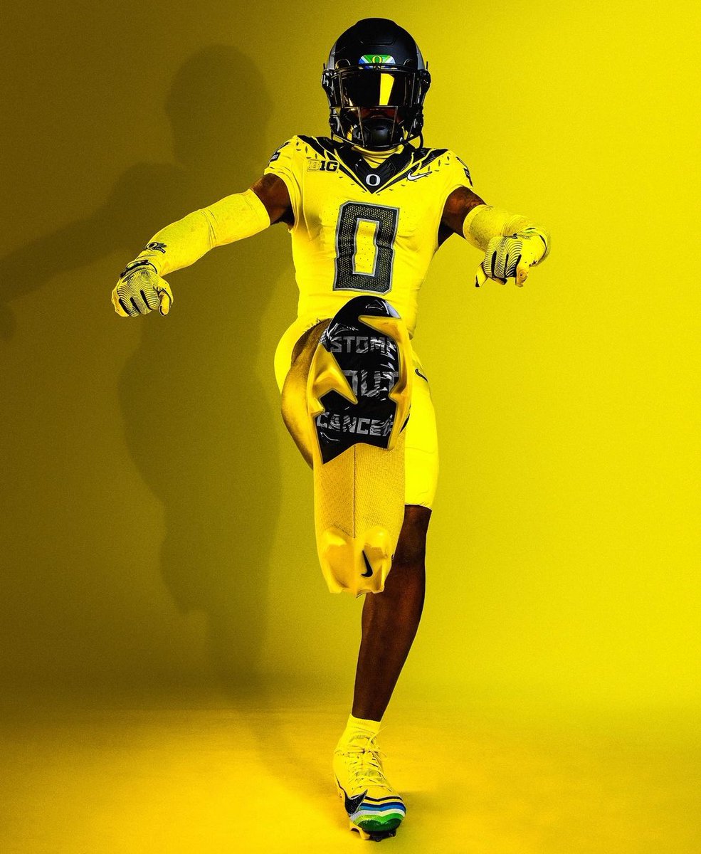 Win__The__Day's tweet photo. You gotta give it up for the guys @vanhornebrands for all of their uniform designs for this year!
I'm definitely looking forward to seeing more of their work for years to come! #GoDucks #GenerationO https://t.co/CvFXIqH5tz