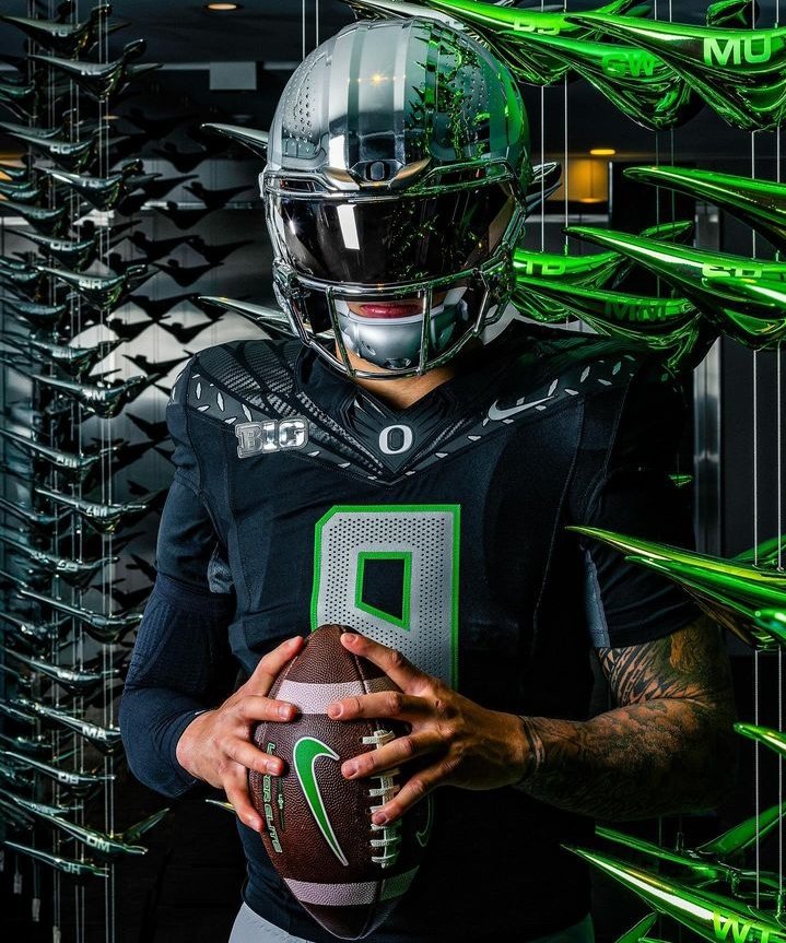 Win__The__Day's tweet photo. You gotta give it up for the guys @vanhornebrands for all of their uniform designs for this year!
I'm definitely looking forward to seeing more of their work for years to come! #GoDucks #GenerationO https://t.co/CvFXIqH5tz