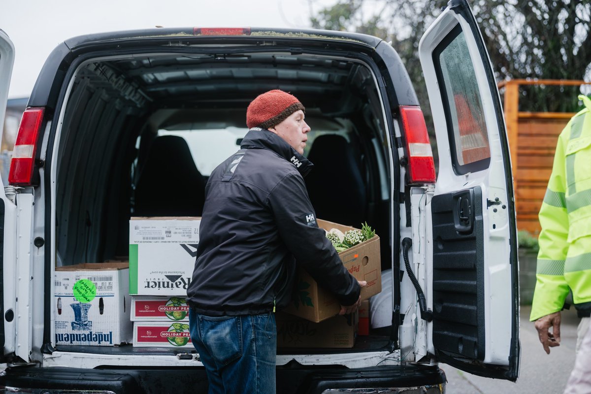 PBDreamBigFDN's tweet photo. Kicking off the season of gratitude 🦃✨ Pharaoh Brown &amp; the Dream Big Foundation joined forces with The Food Bank at St. Mary’s to bring Thanksgiving meals to 300 local families. A little joy goes a long way this holiday season! 💙 #DreamBigFoundation #CommunityFirst https://t.co/db9HRhrqwk
