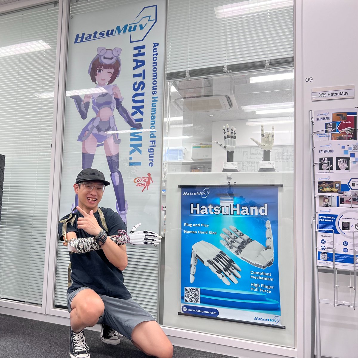 A unique birthday gift? How about a Robotic Arm🎉
On the birthday of our friend born without a right hand, we attached #HatsuHand to his prosthetic as an experiment. This is just the beginning—we hope to one day develop a fully functional robotic hand to truly help him. #Robotics