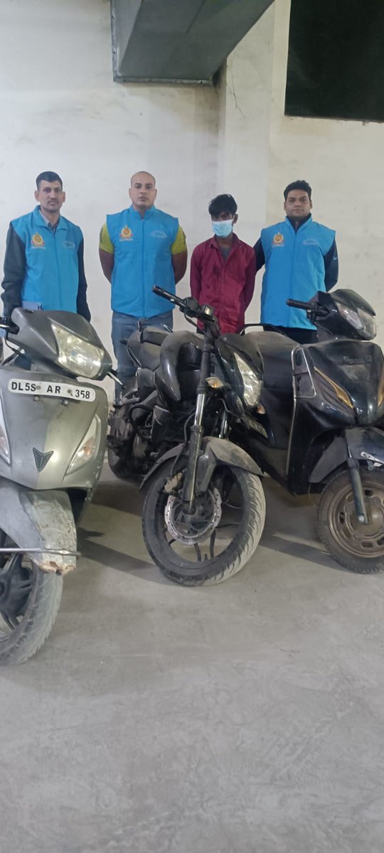 DCPWestDelhi's tweet photo. AUTOLIFTER ARRESTED BY THE TEAM OF AATS WEST DISTRICT

👉🏼 Accused person Bhola arrested.  He has previously been involved in 02 criminal cases. 
👉🏼 Two stolen scooties and one stolen Motorcycle recovered 
👉🏼 Three cases worked out https://t.co/xTaBDYa3sA
