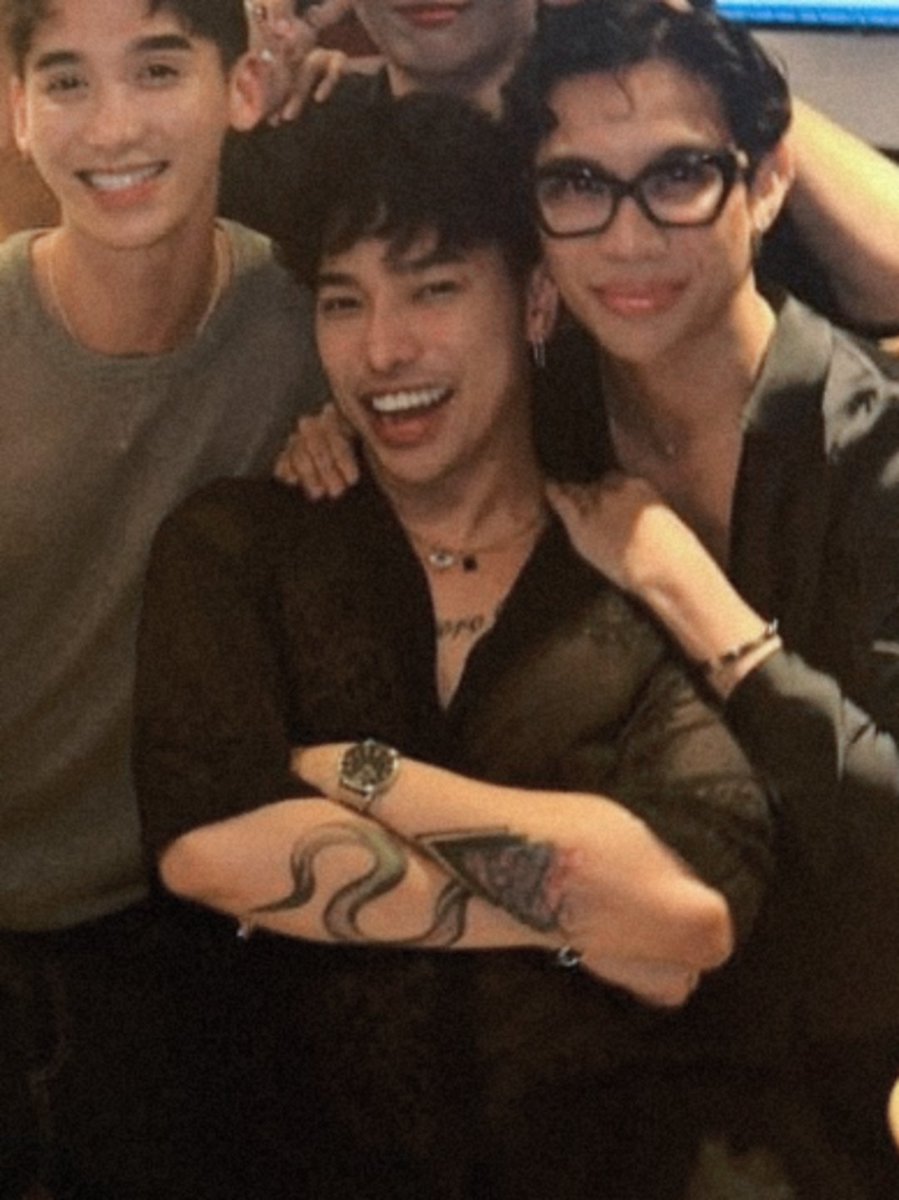 notthejuju's tweet photo. This photo gives me butterflies in my stomach. 🫨🫦 https://t.co/hg9vw09XJq