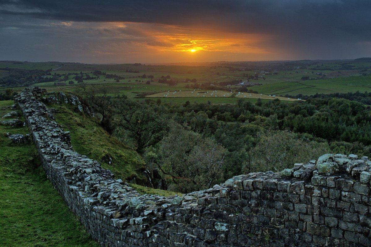 NaturalScottish's tweet photo. Hadrian’s Wall is a historic Roman monument located in northern England, not Scotland. Built by the Roman Emperor Hadrian in the 2nd century AD.
https://t.co/hKgOkq7tzY
#Hadrianswall #hadrianswallpath #hadrian https://t.co/z9V39Q0wdo