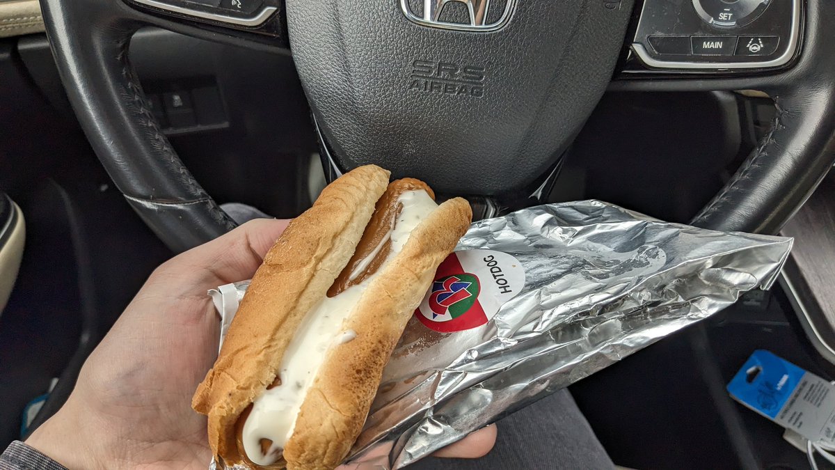 Azusickle2's tweet image. I love gas station hotdog
