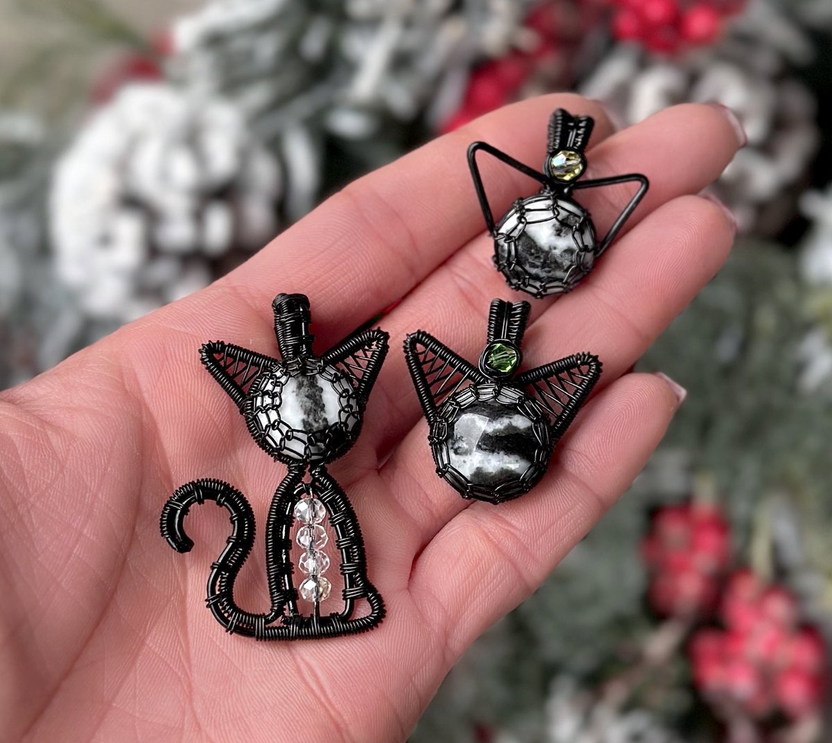 marz__boutique's tweet image. Did someone say tuxedo cat pendants?! 🐈‍⬛🤍🖤🤍