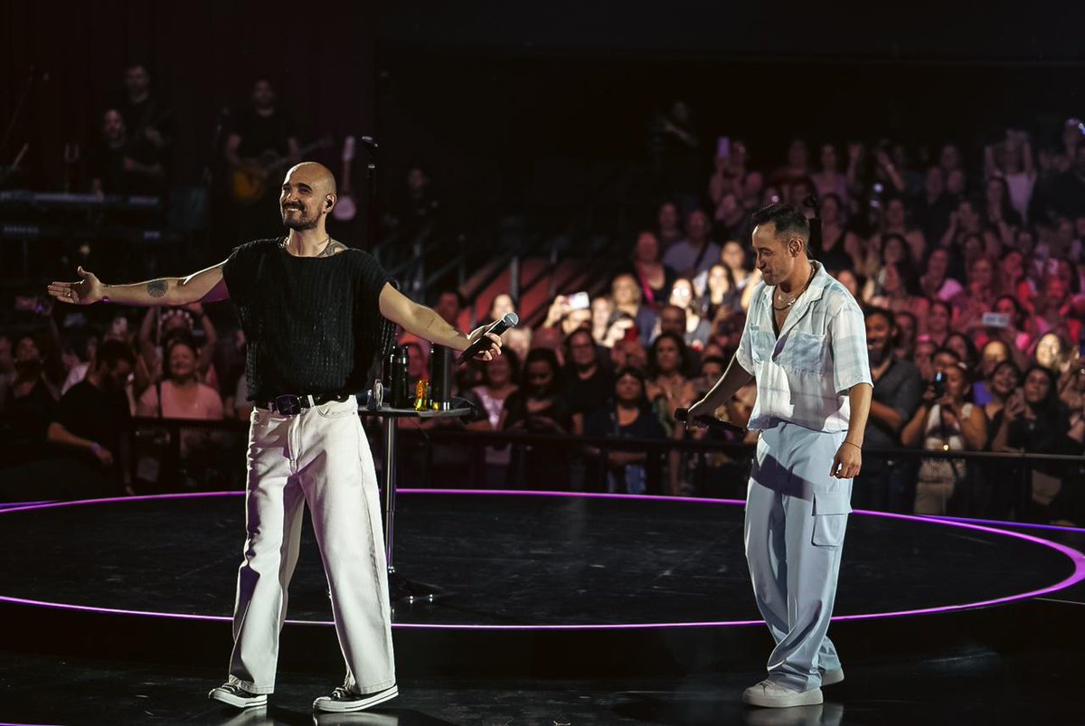 AbelPintos's tweet photo. Gracias @LucianoPereyra por otra gran noche de #Esahora https://t.co/7OLZCMmoJy
