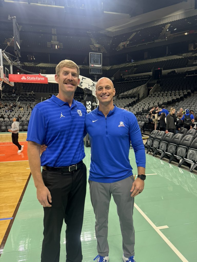 Ran into one of the best in the coaching business today <a href="/CoachArmstrong_/">Sean Armstrong</a>