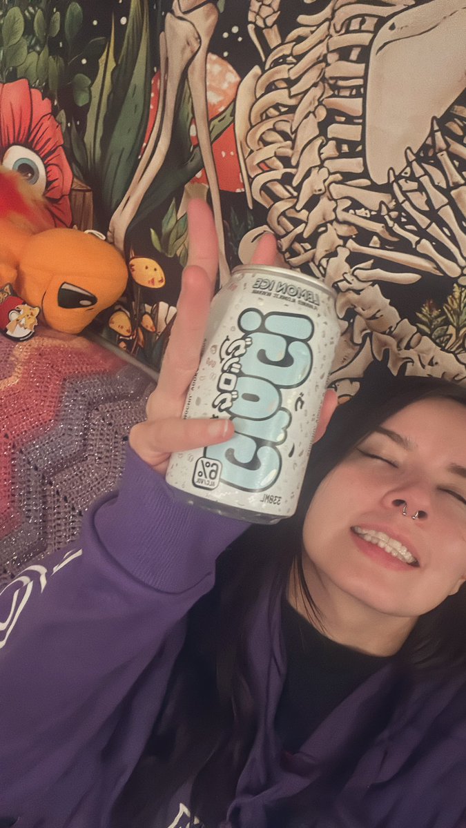 DatMeowMeow's tweet photo. @ColdOnes omgg you guys!! 
my best friend just brought me back some Grog from his Australia trip! 
I told him to make sure he tries it while he’s there and he brought some back for me!! Ahh
I get to try it FINALLY!!😭🙌🏽#grog! #coldones https://t.co/fYy31z336V