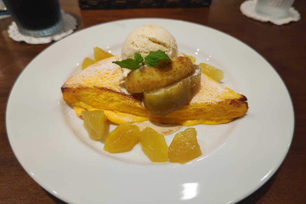 manachen's tweet photo. 続いて自分的おすすめのお店、CafeFateへ☕今回は期間限定のはちみつりんごのフレンチトーストを頂きました🤤実は約6年ぶり(!?)の来店でかなり久々になってしまいましたが、相変わらず絶品でした🥰ここのフレンチトーストはどれも本当に絶品なので、お好きな方はぜひ🤤
#大阪
#CafeFate https://t.co/uf8GlNkM4W