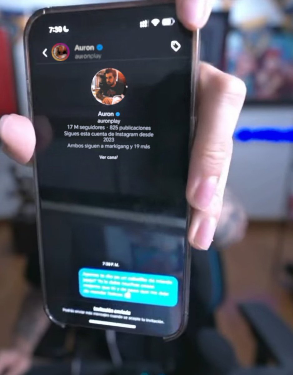 BreakingNewsC0L's tweet photo. 🚨Breaking News🚨💣

El productor ejecutivo, empresario y streamer Westcol muestra un chat en instagram con el youtuber AuronPlay, en el que se le ve reclamándole que su esposa Gemita le está mandando fotos +18 al DM de Westcol.

Otra infidelidad al youtuber? https://t.co/G7uGoJIrA3