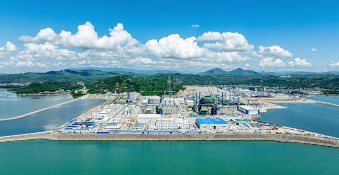 ChinaScience's tweet photo. The world's largest Hualong One #NuclearPower base saw 1st unit of batch construction connected to grid Thur in Zhangzhou, southeast China's Fujian. #HualongOne, a domestically designed third-generation nuclear reactor, can generate over 10 billion kWh of power a year per unit. https://t.co/qPZR8SkBxD