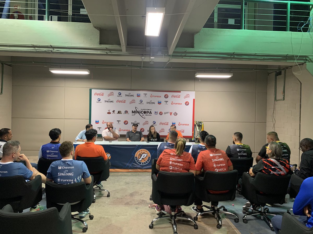 SportsMedia_Mex's tweet photo. Junta previa @cibacopamx  #minicopa Etapa Eliminatoria con sede en #cumlosmochis  casa de @pioneroslm 

#estosiesunjuego #sportsmediamx https://t.co/E8JCbHeBZ6