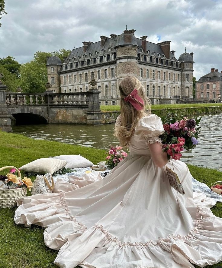 POV : You are a princess 💫👸🏻

•— an interactive thread 🪡✨
